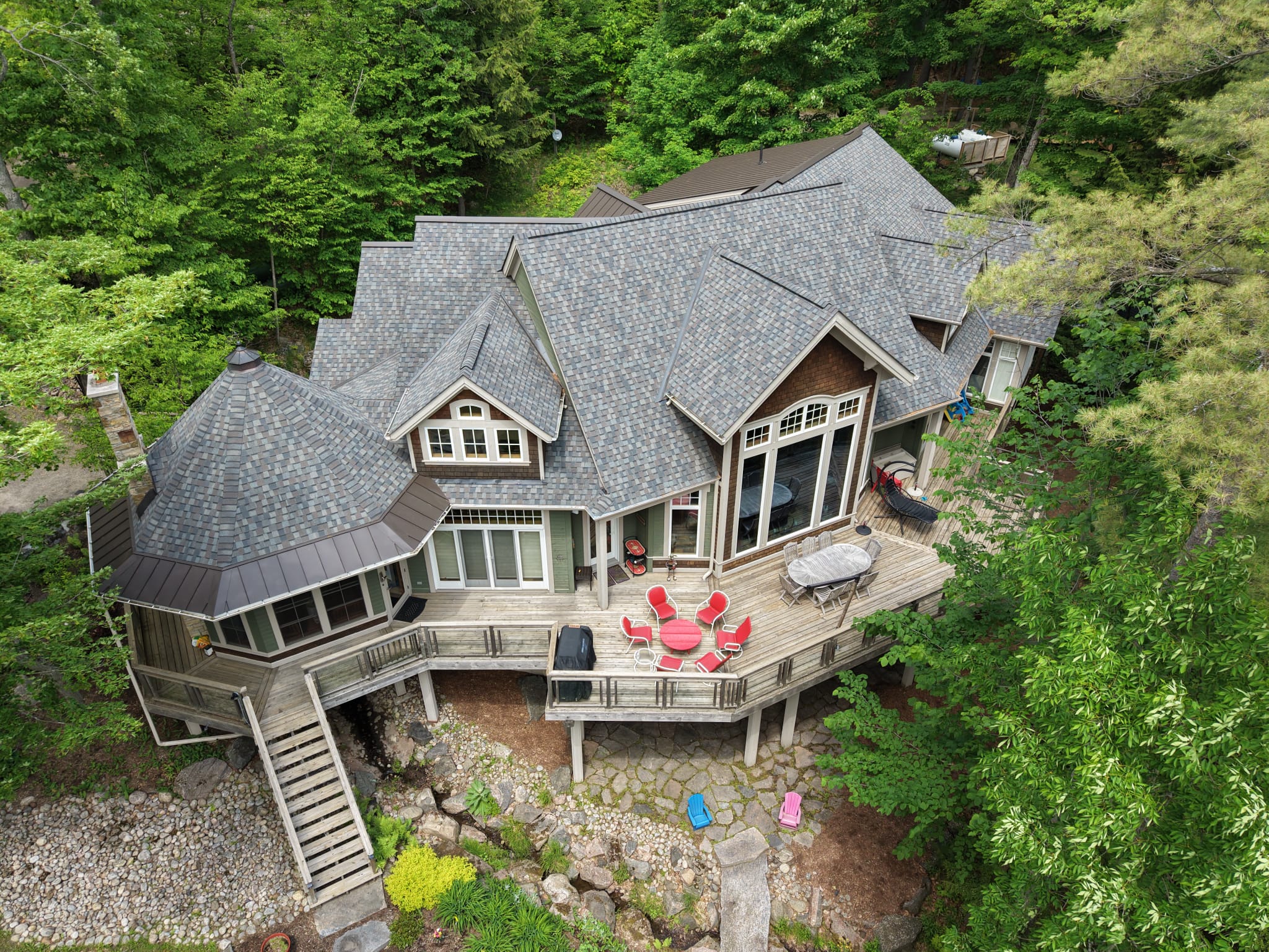 Standing Seam + Shingles project: Bracebridge Muskoka Cottage in Bracebridge, Muskoka, ON
