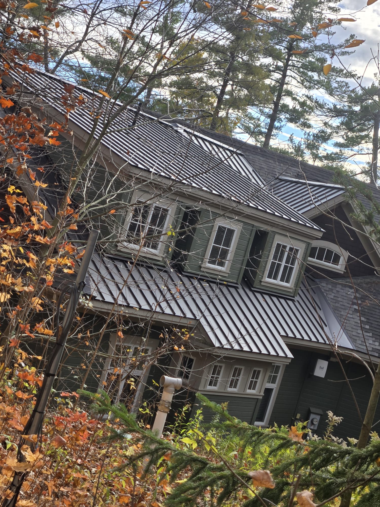 Keen Roofing Cape Cod cedar siding and standing seam metal roof